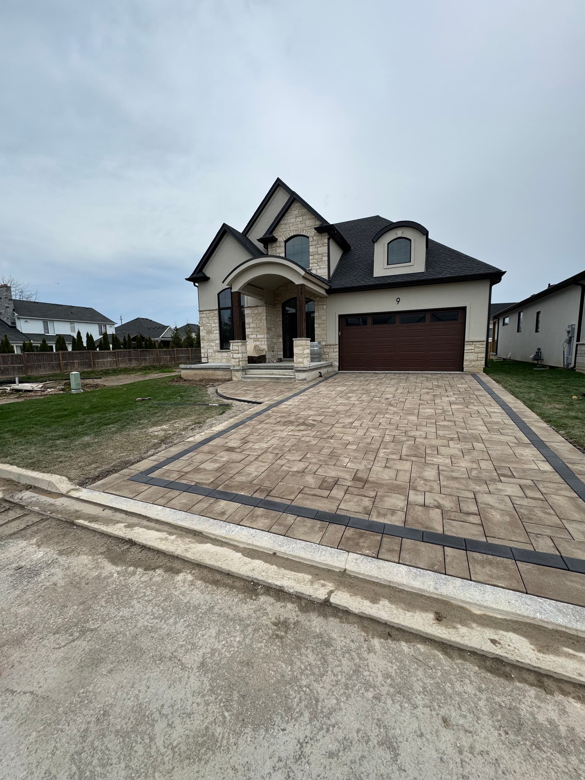 Gallery photos for Interlock Driveway Installs That Actually Nail the Curb Appeal: Image #1