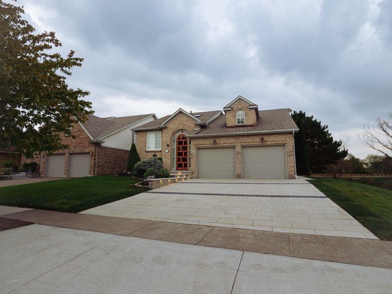 Gallery photos for Elegant Driveway Upgrade with Ambient Lighting: Image #3