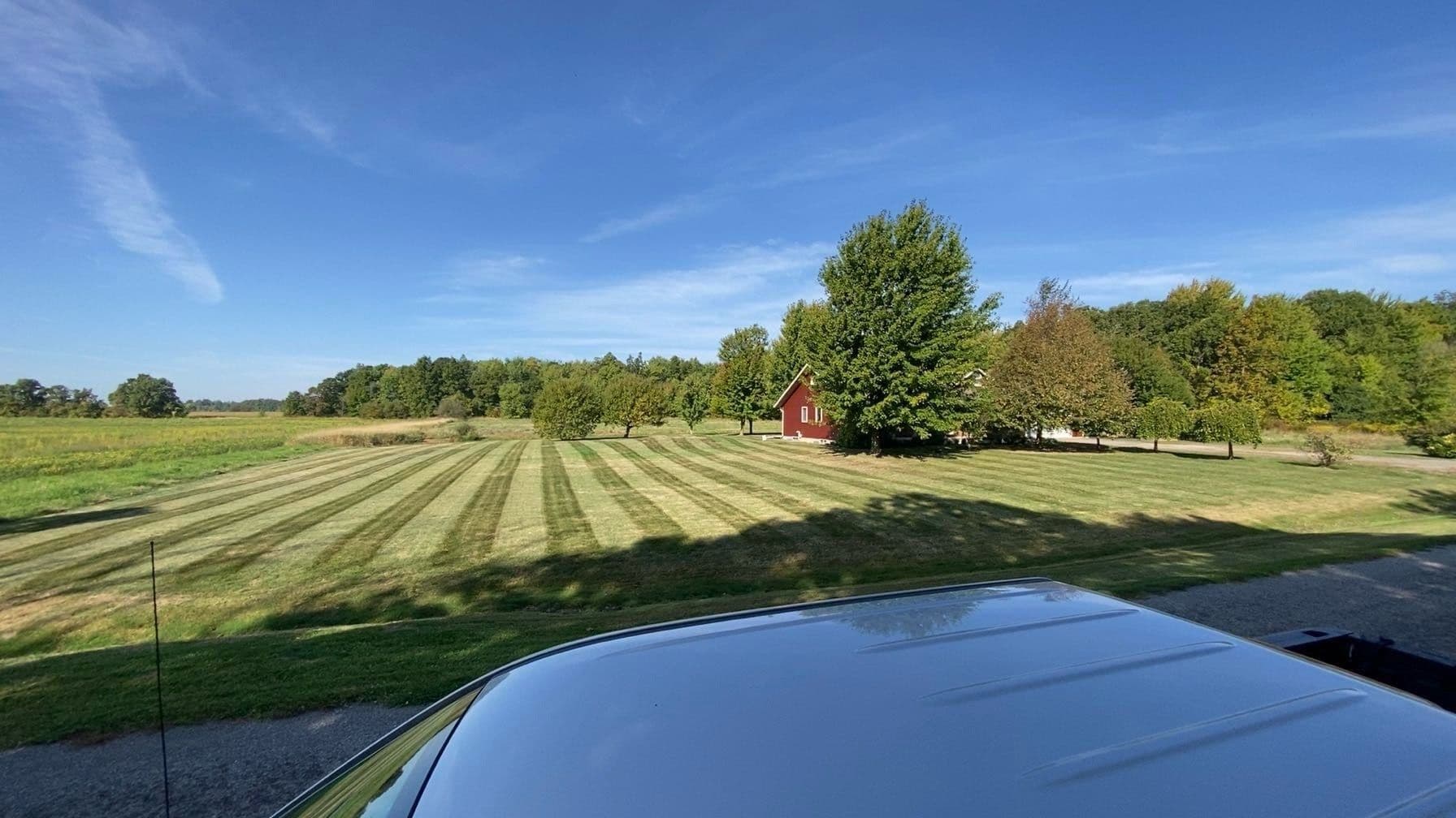 Gallery photos for Achieving Perfect Lawn Stripes for a Stunning Outdoor Space: Image #1