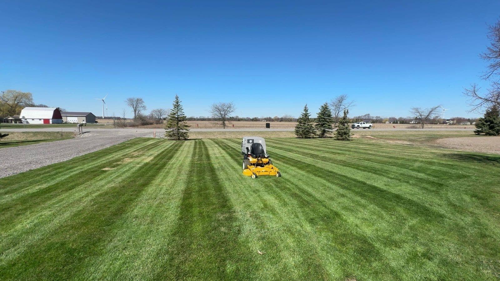 Gallery photos for Achieving Perfect Lawn Stripes for a Stunning Outdoor Space: Image #2